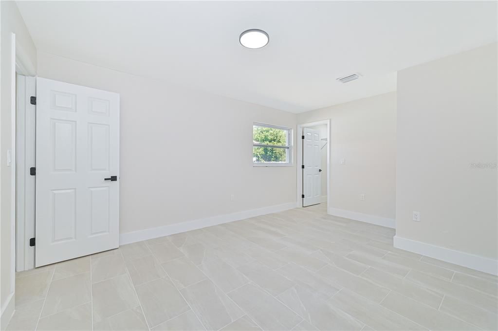 На продажу: $425,000 (5 спален, 0 ванн, 2217 Квадратных фут)