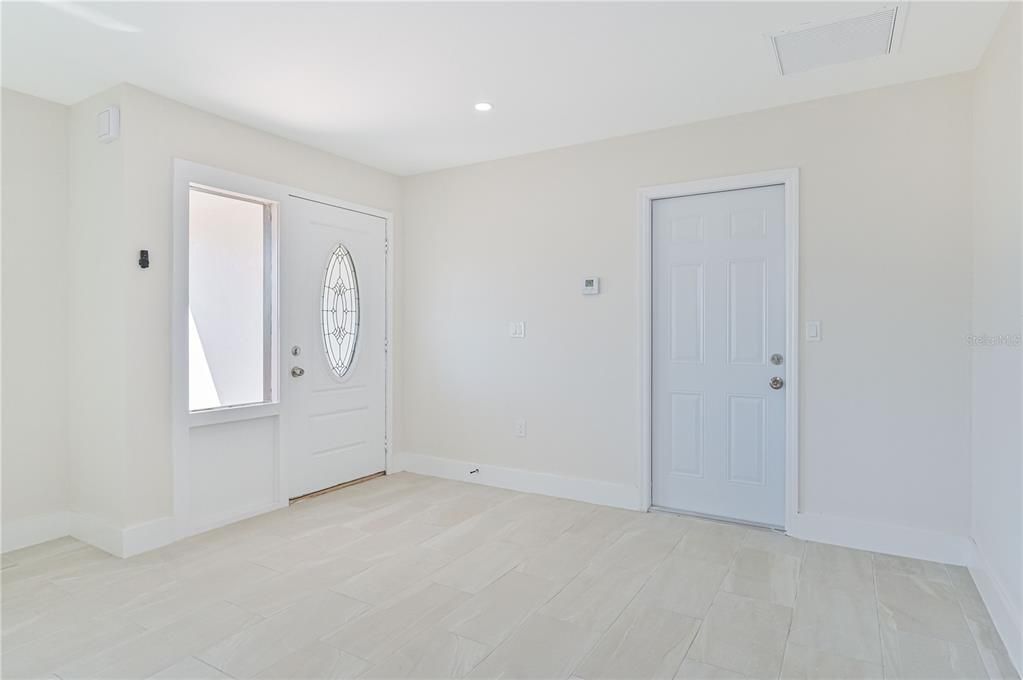 На продажу: $425,000 (5 спален, 0 ванн, 2217 Квадратных фут)