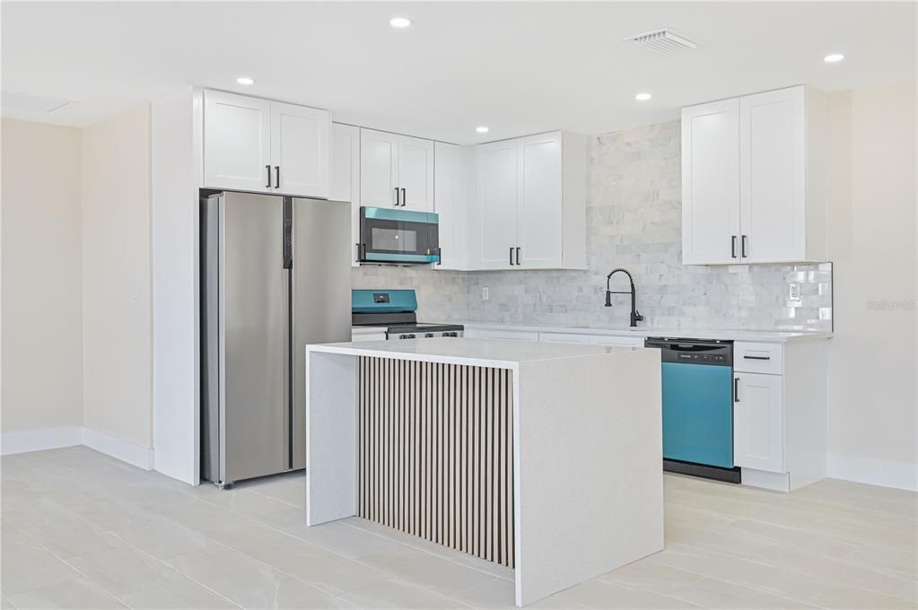 На продажу: $425,000 (5 спален, 0 ванн, 2217 Квадратных фут)