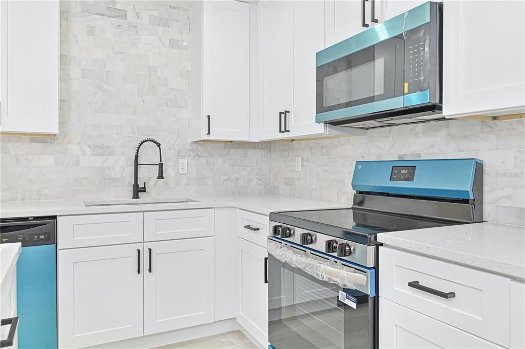 На продажу: $425,000 (5 спален, 0 ванн, 2217 Квадратных фут)