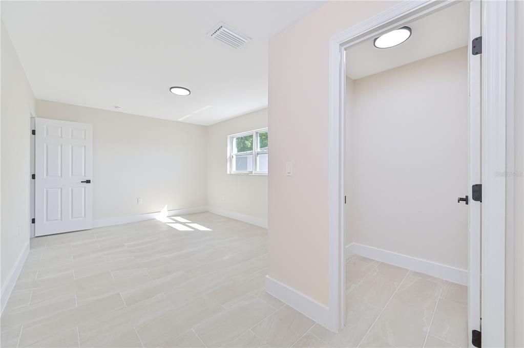 На продажу: $425,000 (5 спален, 0 ванн, 2217 Квадратных фут)