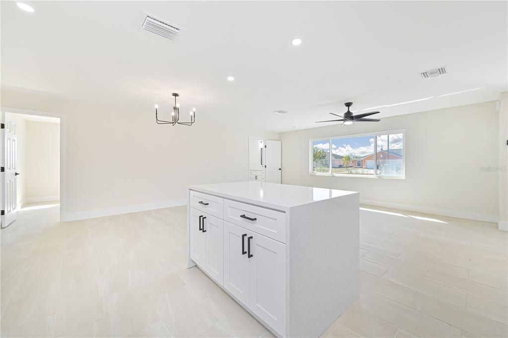 На продажу: $425,000 (5 спален, 0 ванн, 2217 Квадратных фут)