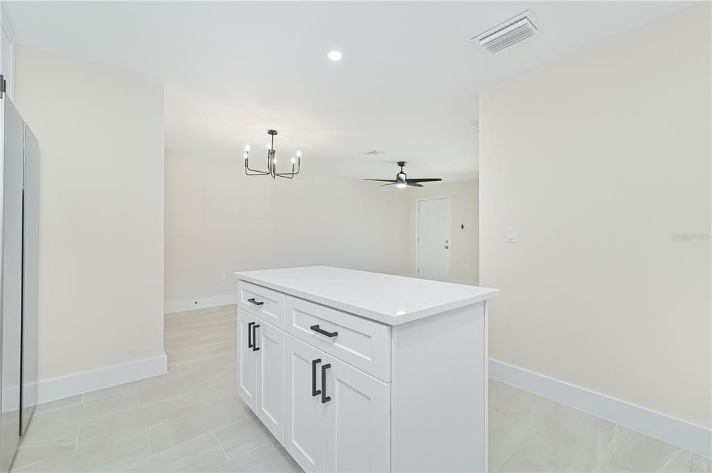 На продажу: $425,000 (5 спален, 0 ванн, 2217 Квадратных фут)