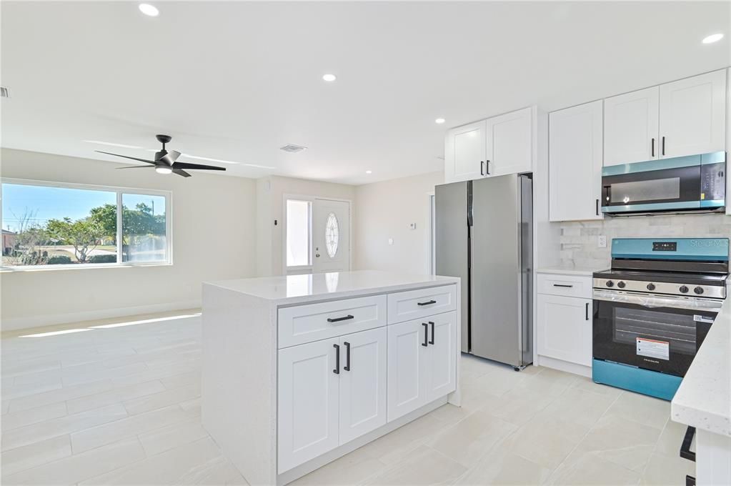 На продажу: $425,000 (5 спален, 0 ванн, 2217 Квадратных фут)