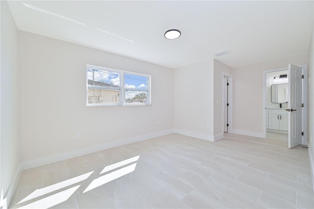 На продажу: $425,000 (5 спален, 0 ванн, 2217 Квадратных фут)