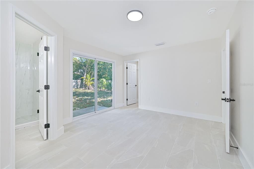 На продажу: $425,000 (5 спален, 0 ванн, 2217 Квадратных фут)