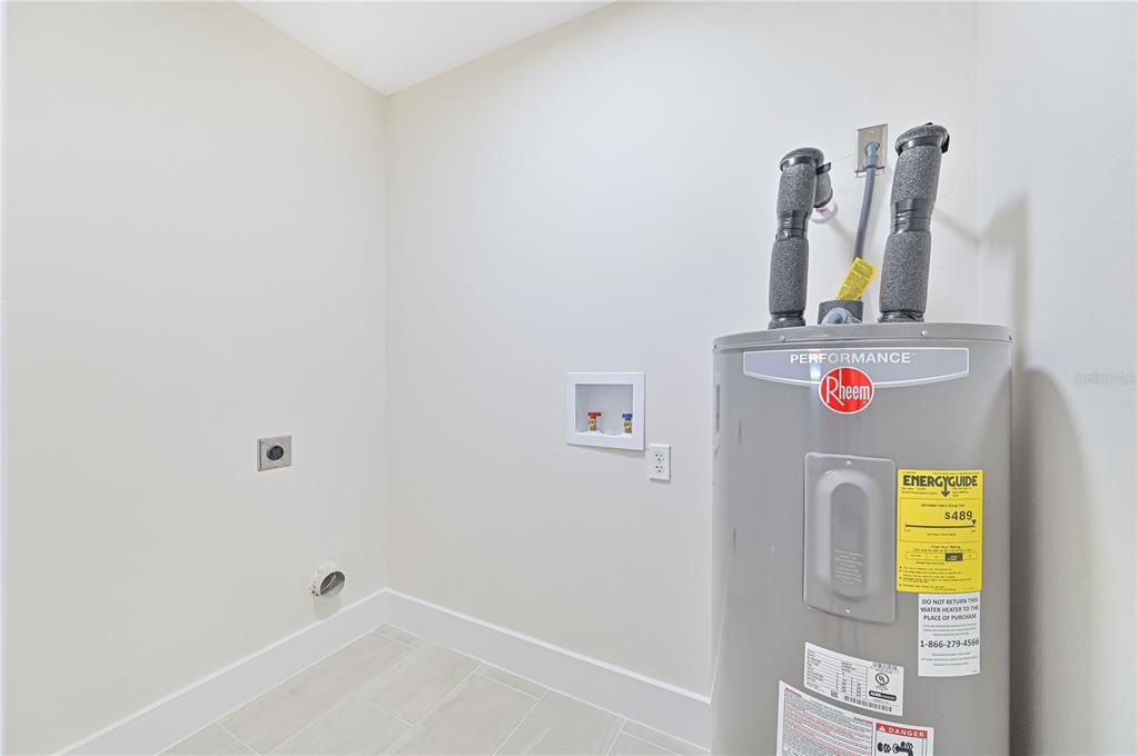 На продажу: $425,000 (5 спален, 0 ванн, 2217 Квадратных фут)