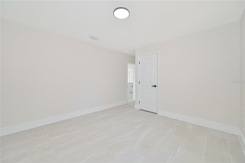 На продажу: $425,000 (5 спален, 0 ванн, 2217 Квадратных фут)