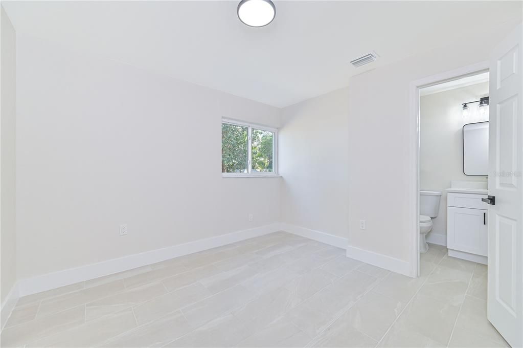 На продажу: $425,000 (5 спален, 0 ванн, 2217 Квадратных фут)