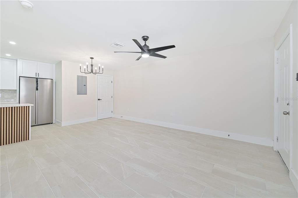 На продажу: $425,000 (5 спален, 0 ванн, 2217 Квадратных фут)