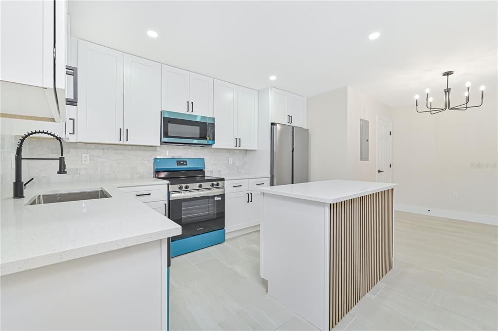 На продажу: $425,000 (5 спален, 0 ванн, 2217 Квадратных фут)