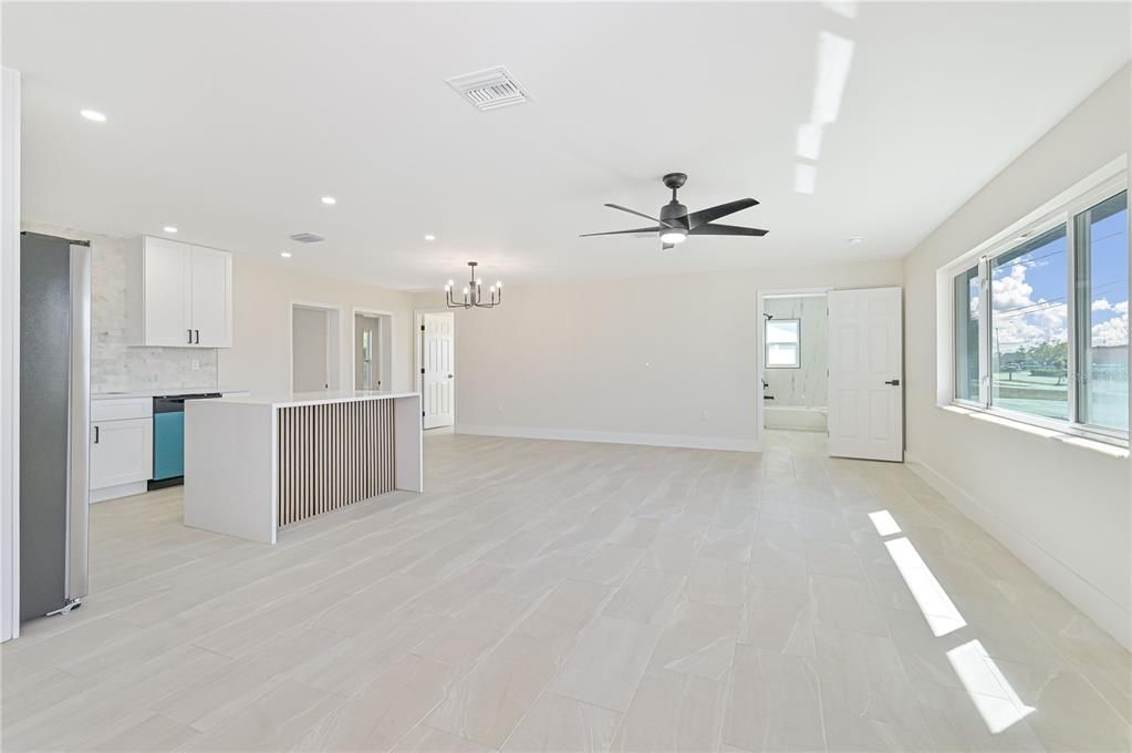 На продажу: $425,000 (5 спален, 0 ванн, 2217 Квадратных фут)