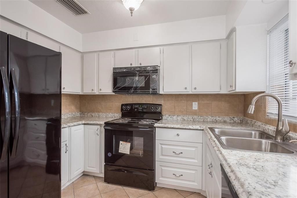 Active With Contract: $234,500 (3 beds, 2 baths, 1319 Square Feet)