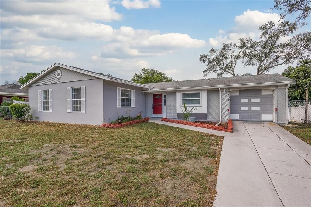 Active With Contract: $234,500 (3 beds, 2 baths, 1319 Square Feet)