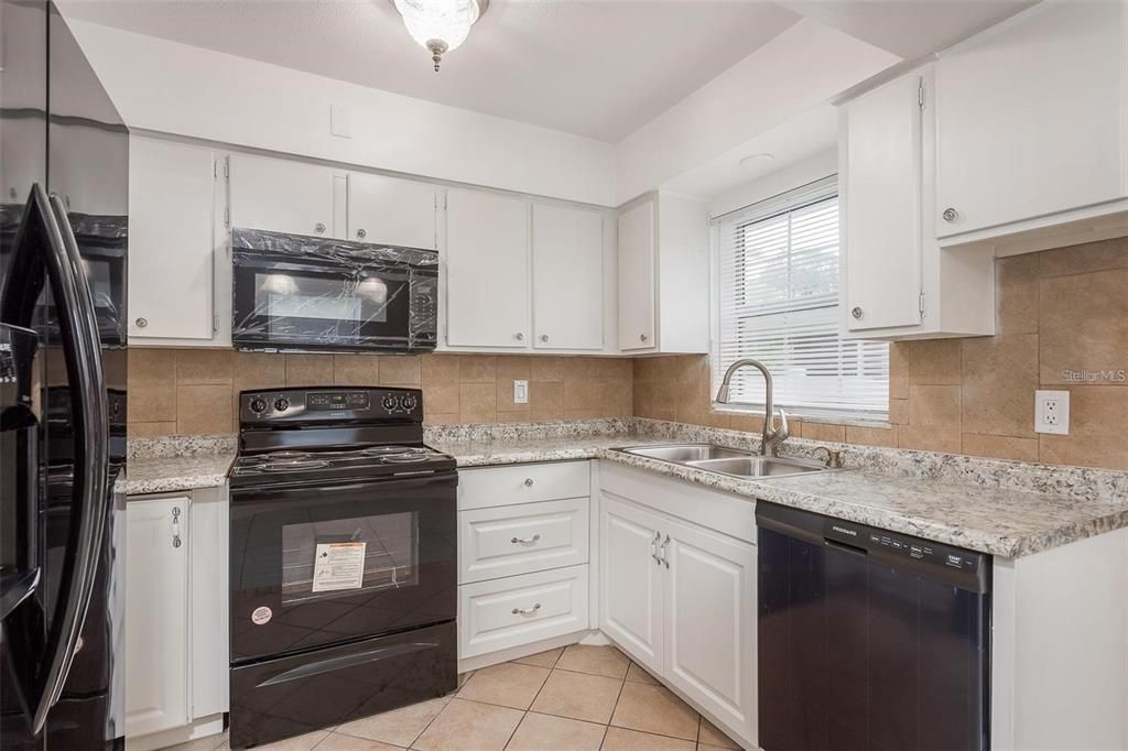 Active With Contract: $234,500 (3 beds, 2 baths, 1319 Square Feet)