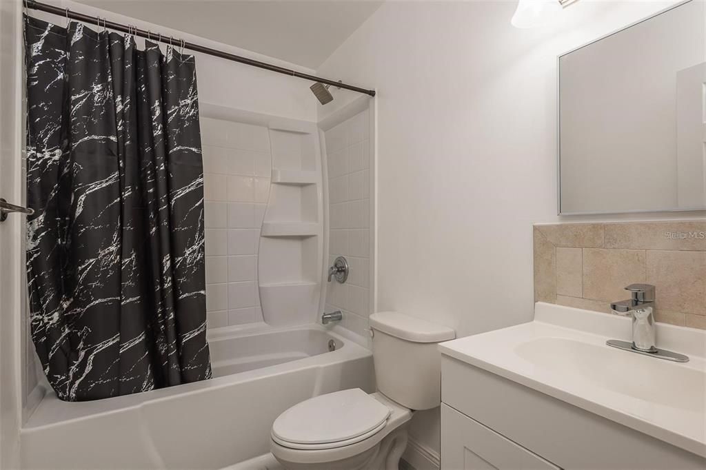 Active With Contract: $234,500 (3 beds, 2 baths, 1319 Square Feet)