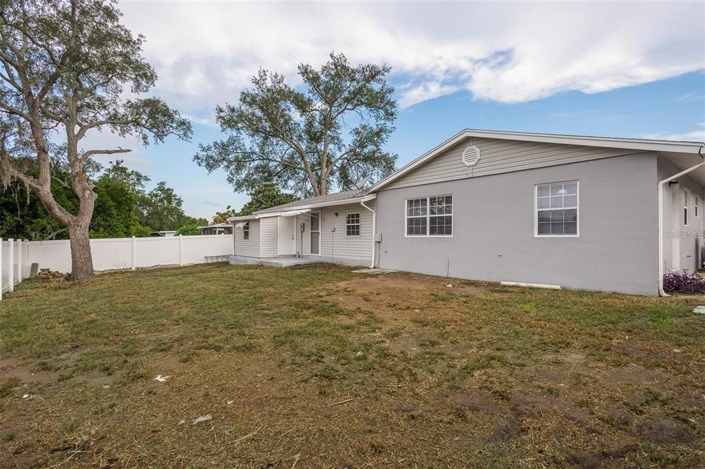 Active With Contract: $234,500 (3 beds, 2 baths, 1319 Square Feet)