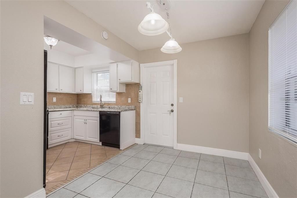 Active With Contract: $234,500 (3 beds, 2 baths, 1319 Square Feet)