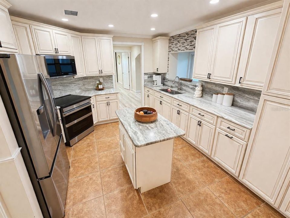 На продажу: $389,999 (3 спален, 3 ванн, 2065 Квадратных фут)