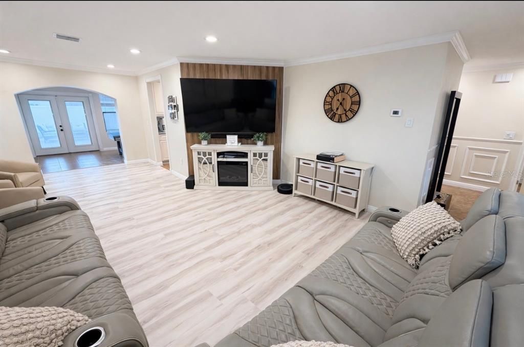 На продажу: $389,999 (3 спален, 3 ванн, 2065 Квадратных фут)