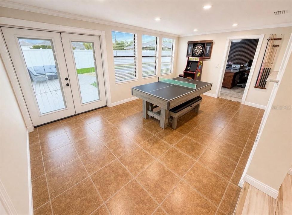 На продажу: $389,999 (3 спален, 3 ванн, 2065 Квадратных фут)