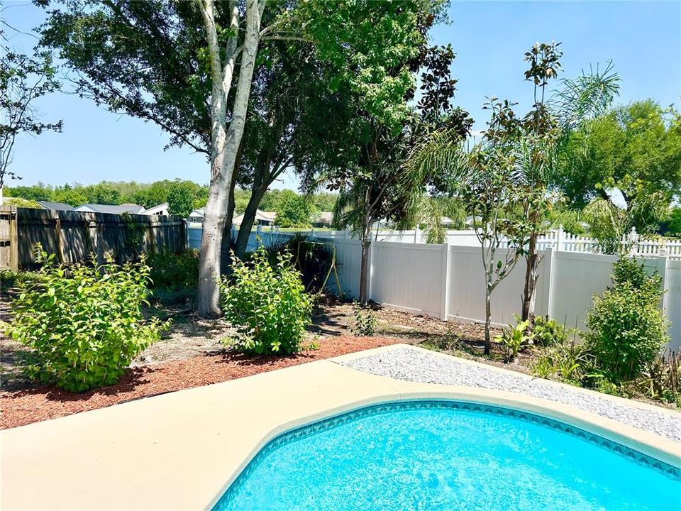 Activo con contrato: $425,000 (3 camas, 2 baños, 1542 Pies cuadrados)
