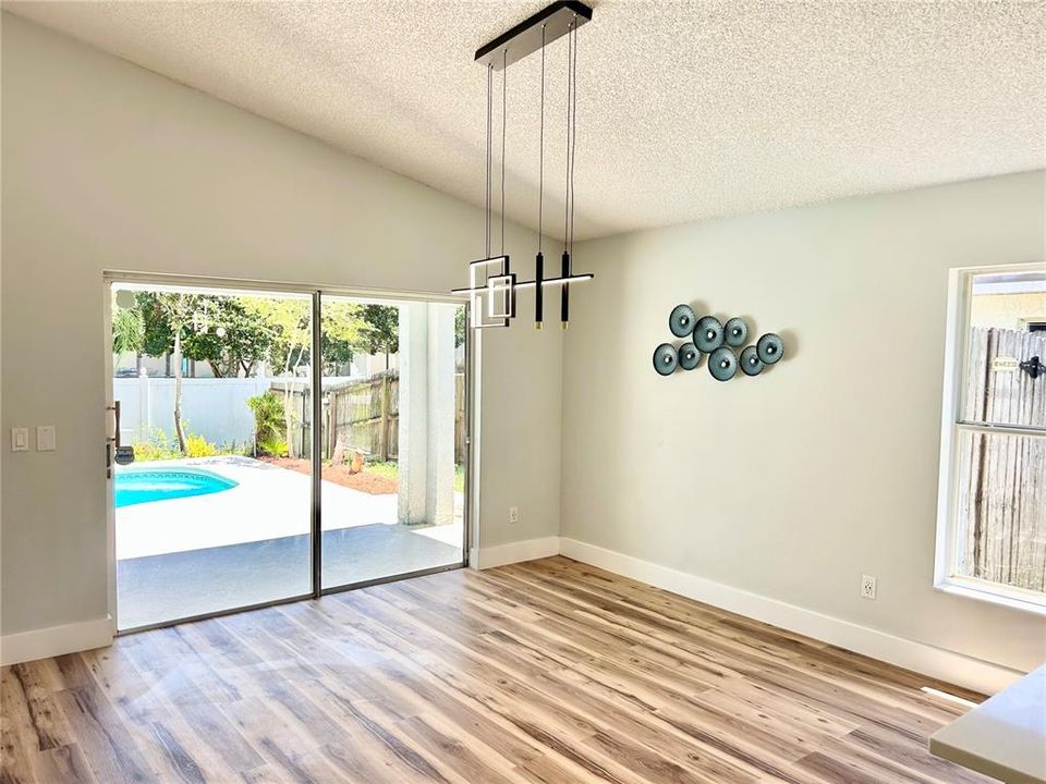 Activo con contrato: $425,000 (3 camas, 2 baños, 1542 Pies cuadrados)