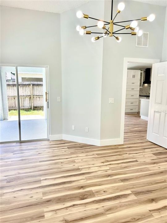 Activo con contrato: $425,000 (3 camas, 2 baños, 1542 Pies cuadrados)