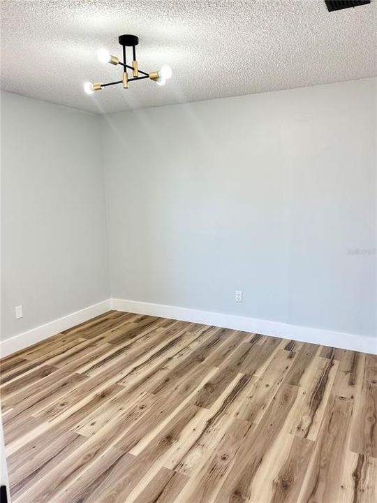 Activo con contrato: $425,000 (3 camas, 2 baños, 1542 Pies cuadrados)