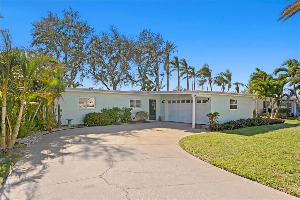 For Sale: $499,000 (3 beds, 2 baths, 1430 Square Feet)