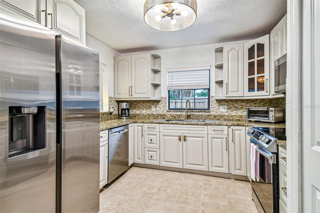 For Sale: $824,999 (6 beds, 3 baths, 2506 Square Feet)