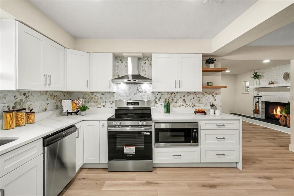 For Sale: $364,900 (3 beds, 2 baths, 1586 Square Feet)