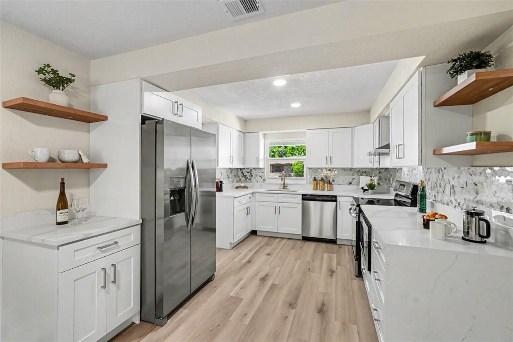 For Sale: $364,900 (3 beds, 2 baths, 1586 Square Feet)
