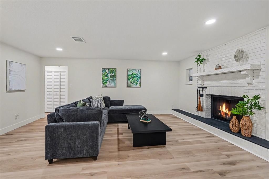 For Sale: $364,900 (3 beds, 2 baths, 1586 Square Feet)