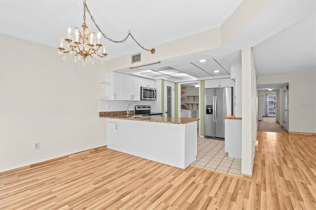Под контрактом: $165,000 (2 спален, 2 ванн, 1450 Квадратных фут)