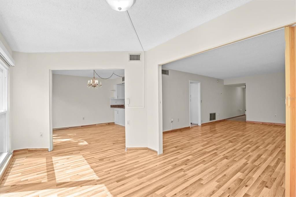 Под контрактом: $165,000 (2 спален, 2 ванн, 1450 Квадратных фут)
