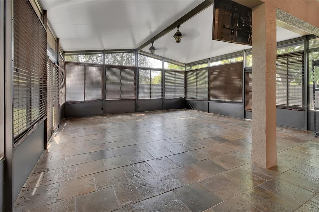Activo con contrato: $470,000 (3 camas, 3 baños, 3087 Pies cuadrados)
