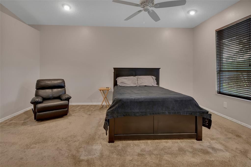 Activo con contrato: $470,000 (3 camas, 3 baños, 3087 Pies cuadrados)