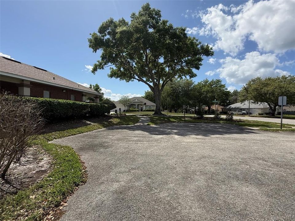 Activo con contrato: $470,000 (3 camas, 3 baños, 3087 Pies cuadrados)