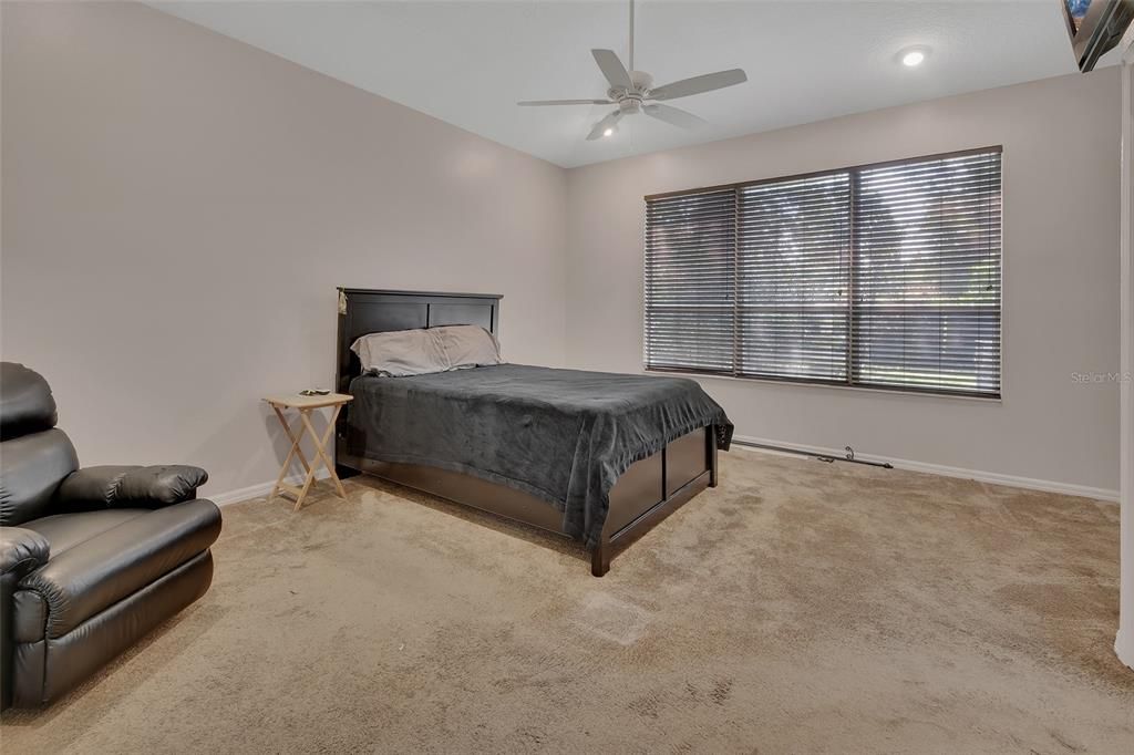 Activo con contrato: $470,000 (3 camas, 3 baños, 3087 Pies cuadrados)