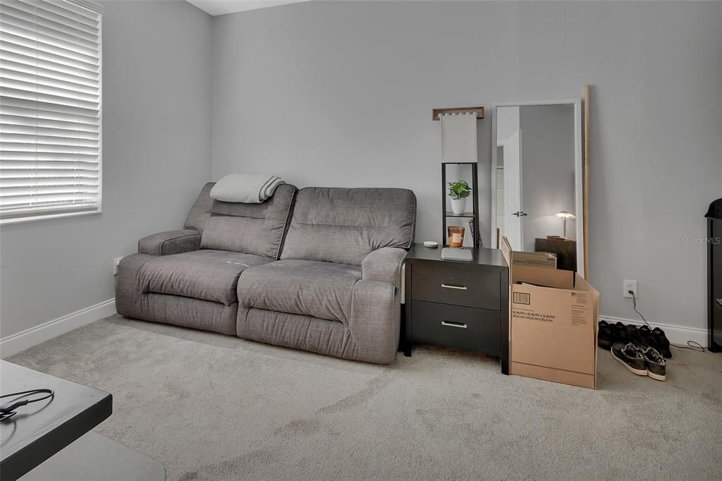 Activo con contrato: $470,000 (3 camas, 3 baños, 3087 Pies cuadrados)