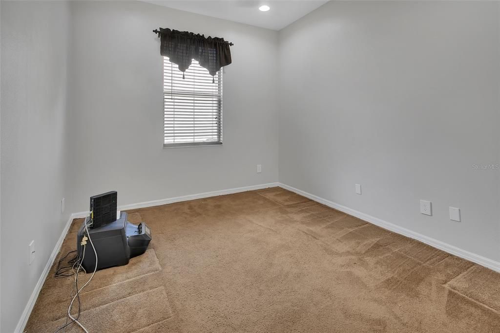 Activo con contrato: $470,000 (3 camas, 3 baños, 3087 Pies cuadrados)