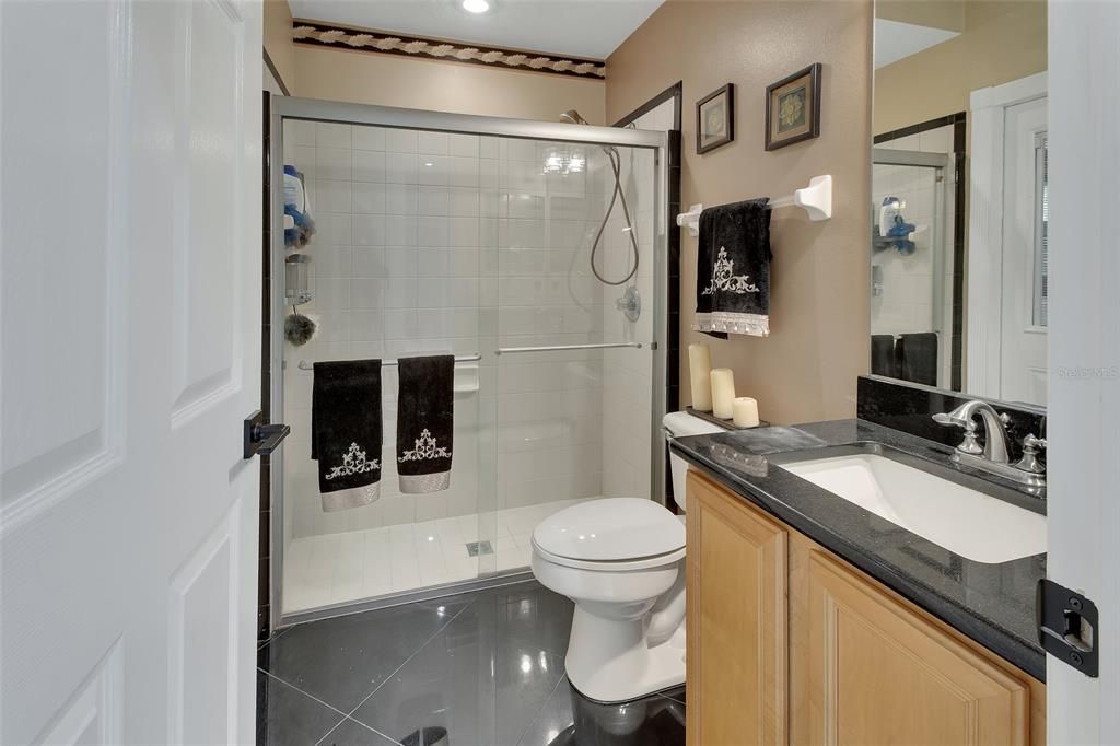 Activo con contrato: $470,000 (3 camas, 3 baños, 3087 Pies cuadrados)