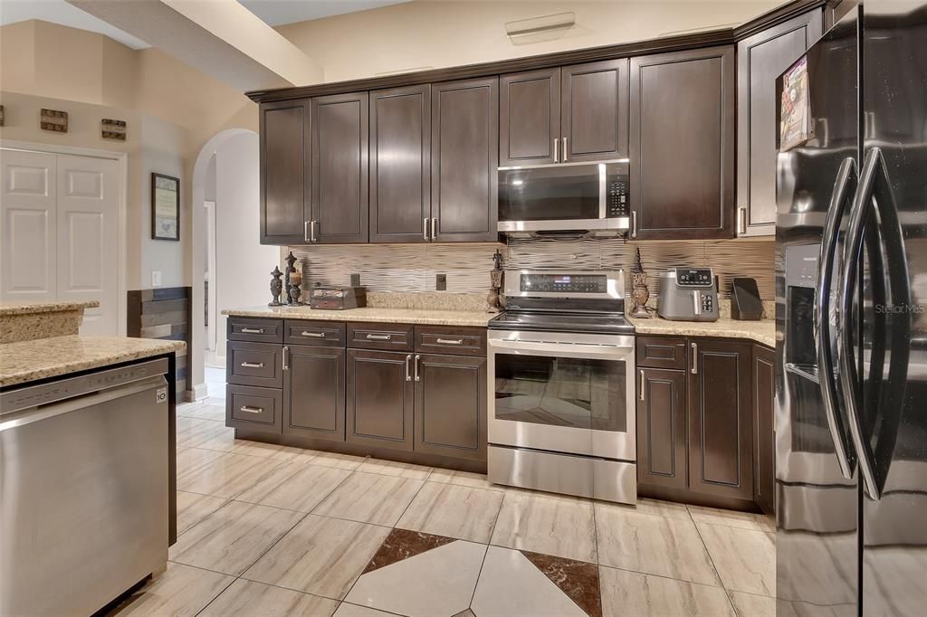 Activo con contrato: $470,000 (3 camas, 3 baños, 3087 Pies cuadrados)