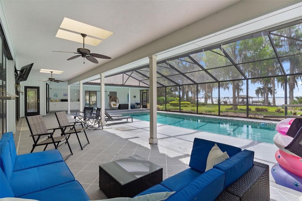 En Venta: $1,295,000 (3 camas, 3 baños, 2489 Pies cuadrados)