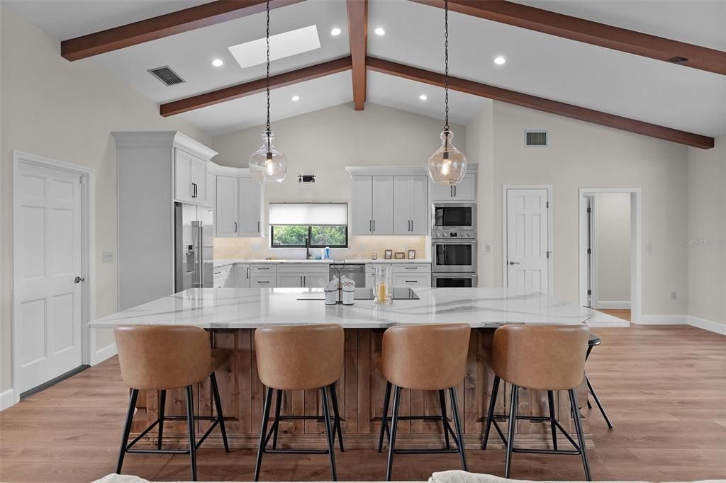 En Venta: $1,295,000 (3 camas, 3 baños, 2489 Pies cuadrados)