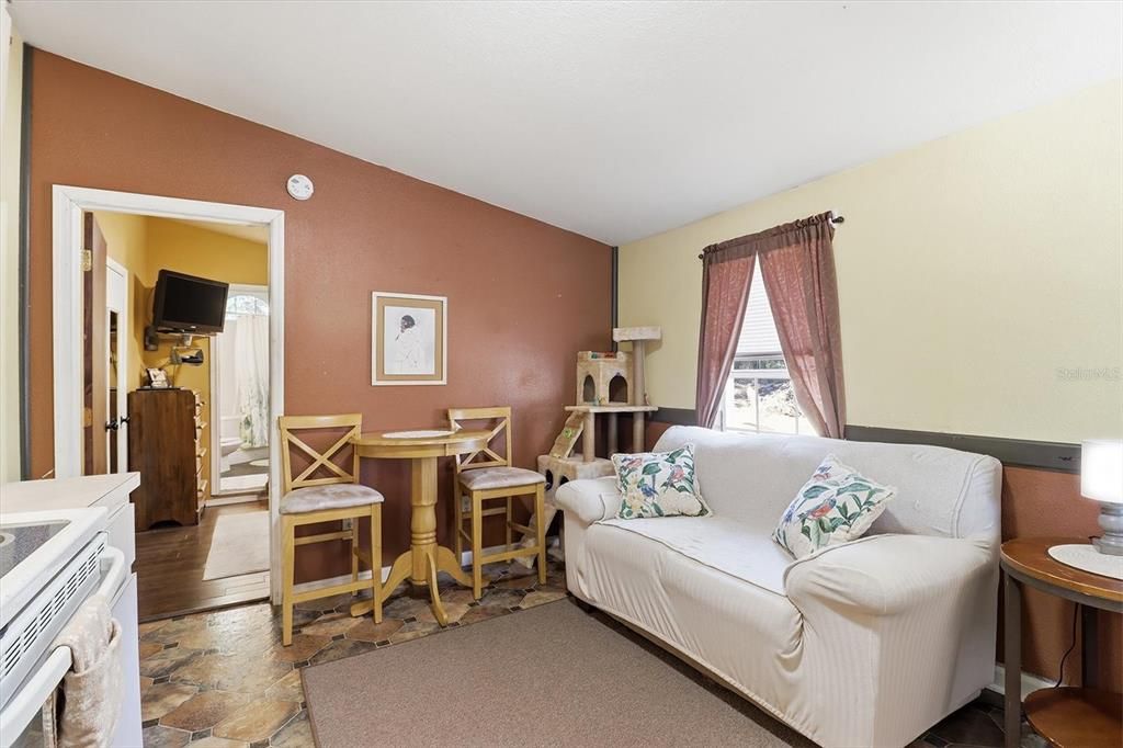 Active With Contract: $187,000 (3 beds, 2 baths, 1593 Square Feet)