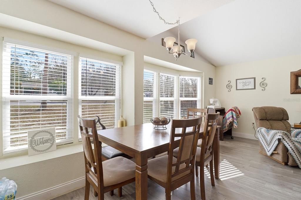 Active With Contract: $187,000 (3 beds, 2 baths, 1593 Square Feet)