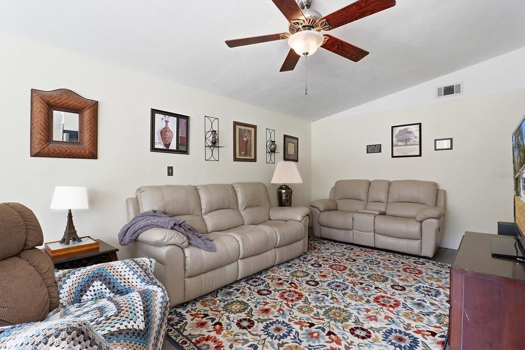 Active With Contract: $187,000 (3 beds, 2 baths, 1593 Square Feet)