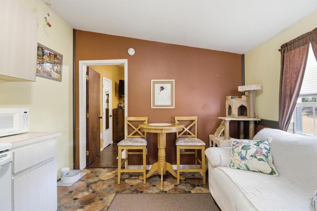 Active With Contract: $187,000 (3 beds, 2 baths, 1593 Square Feet)
